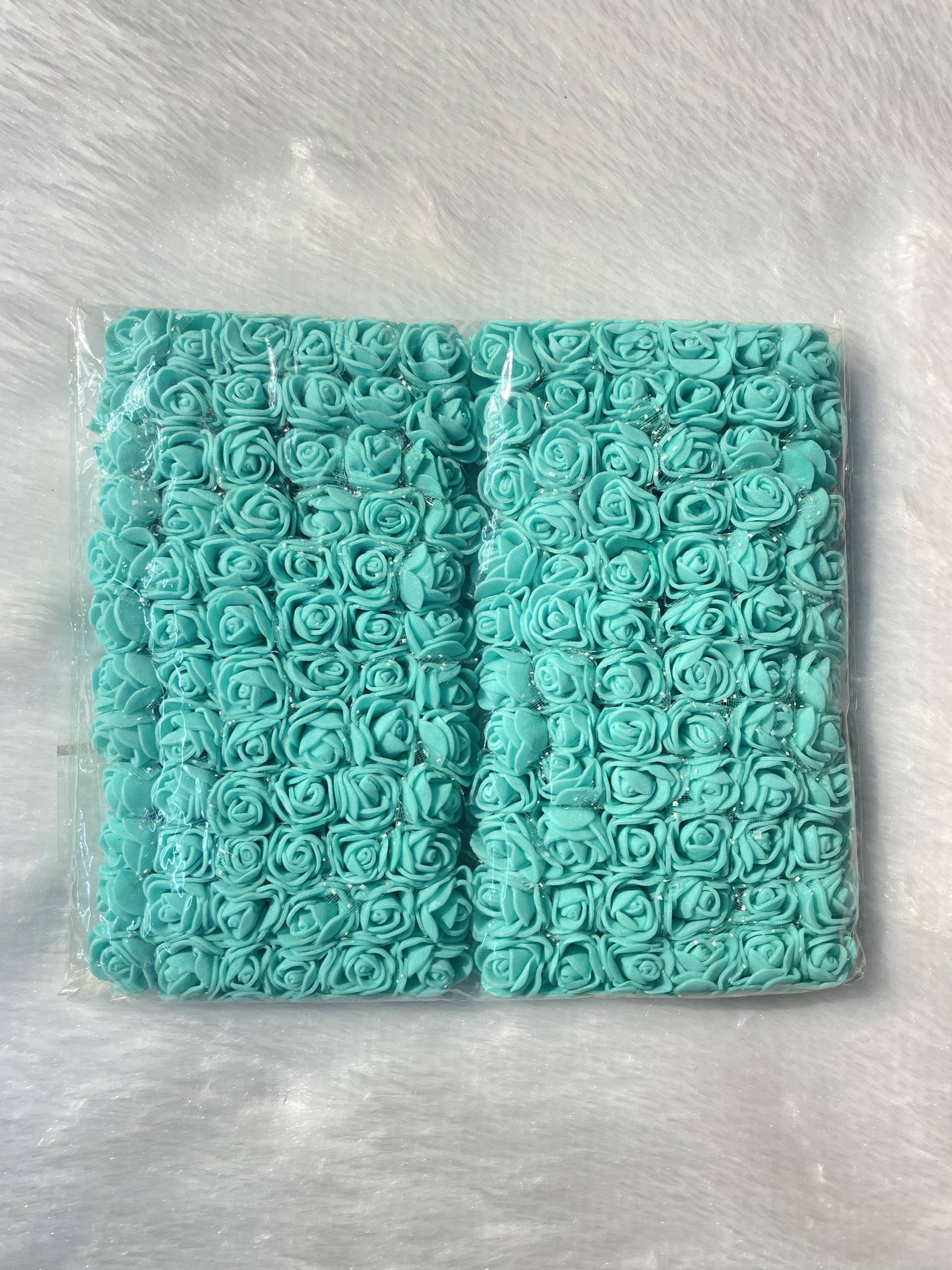 Ocean green foam flower (144 pieces)

Size-1.5cm