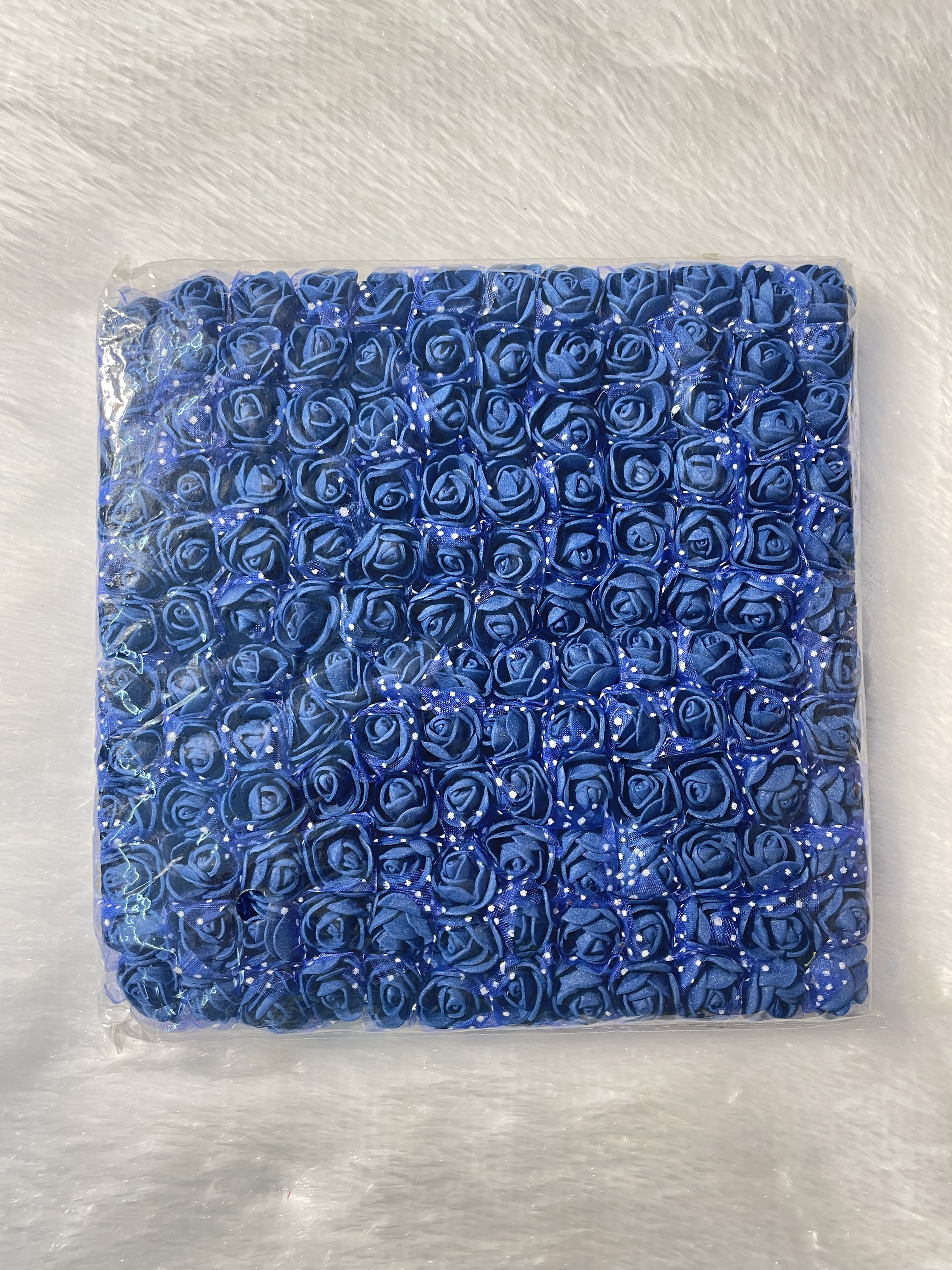 Dark blue foam flower (144 pieces)

Size-1.5cm